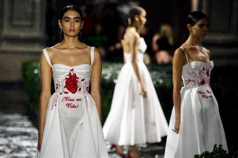 desfile dior mexico 2023|El rico legado artesano de México y Frida Kahlo: Dior estrecha .